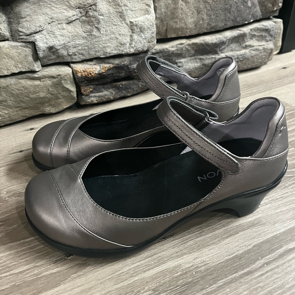 NWOT Aravon mary jane shoes/8.5